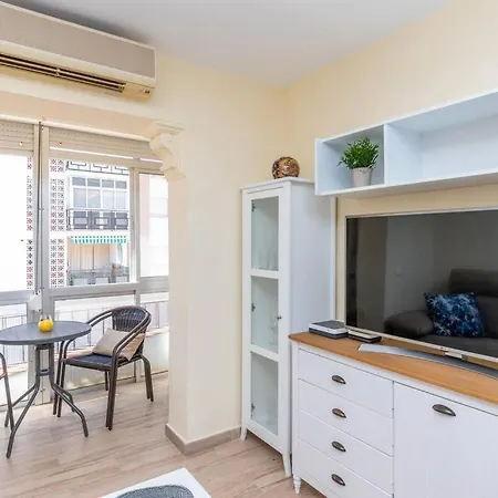 New 1br Centre *